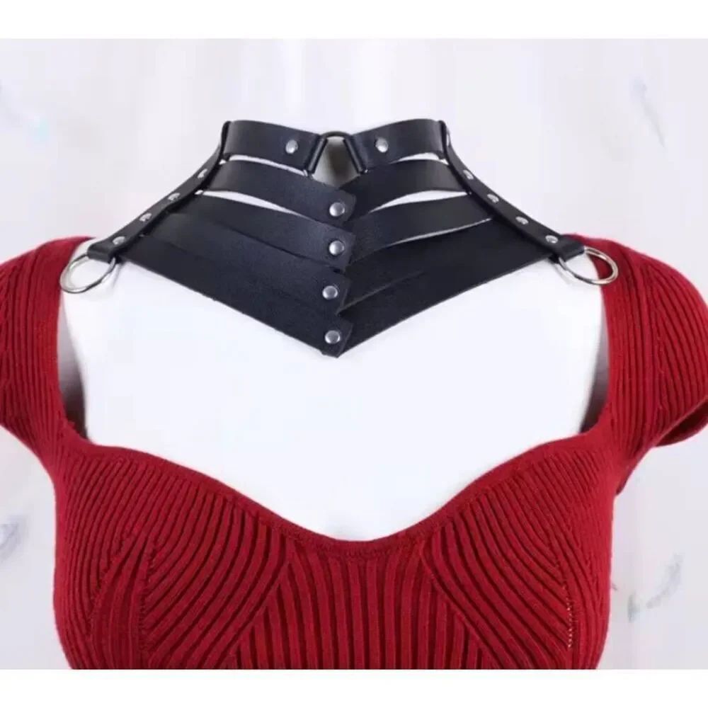 NWOT Gothic Neck Harness Structured Collar